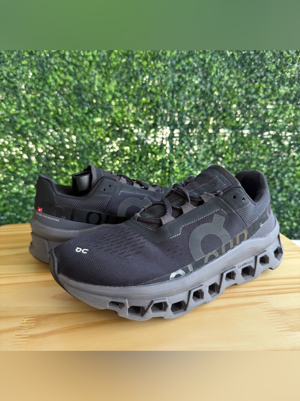 On Cloudmonster Women’s Size 10 Black Magnet Running Shoes 61.99024 READ